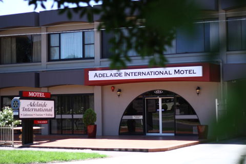 Adelaide International Motel - Redcliffe Tourism 2