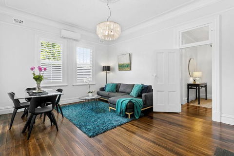EDW19 - Stylish 2-Bed, 2-Bath Townhose In Drummoyne - Redcliffe Tourism 3