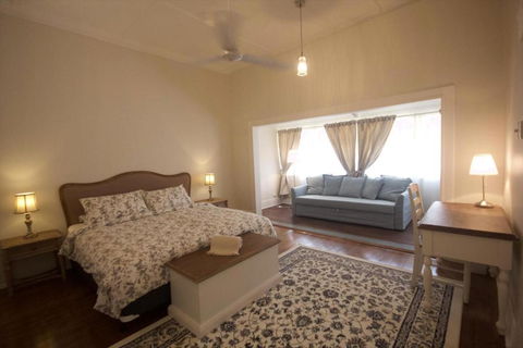 Divers Villa - Redcliffe Tourism 4