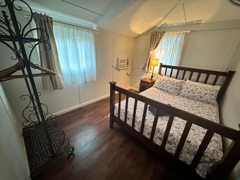 Divers Villa - Redcliffe Tourism 0