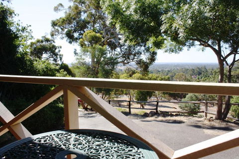Eleebana Guest House - Redcliffe Tourism 2