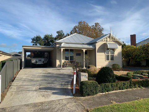 Elmsford Cottage - Redcliffe Tourism 0