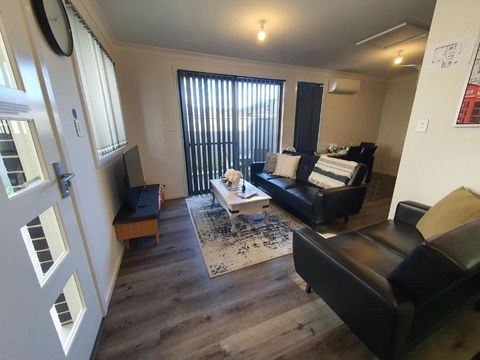 Entire 2br, Hideaway - Redcliffe Tourism 4