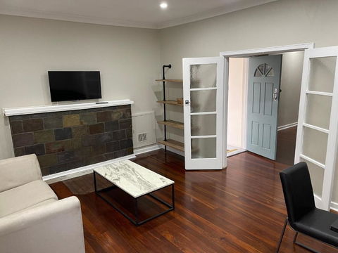 Executive Central Home - Redcliffe Tourism 3