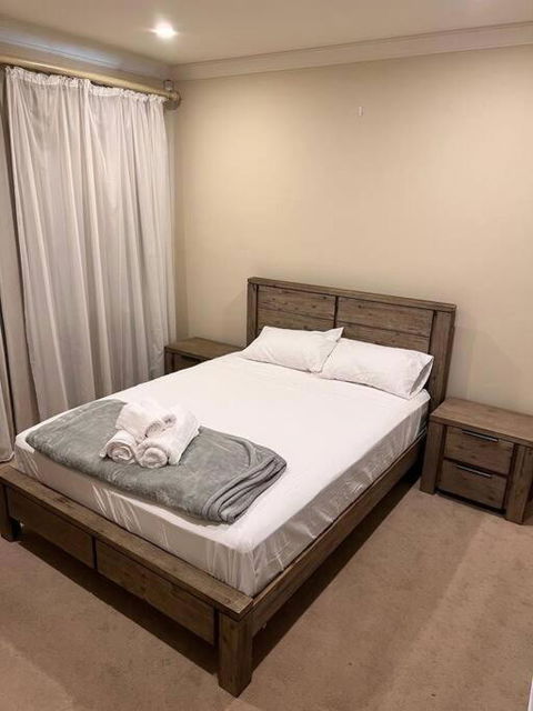 Executive Villa Close To CBD With Spa - Redcliffe Tourism 4