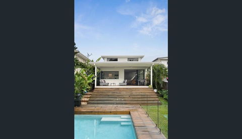Exquisite Family Home & Pool - Redcliffe Tourism 4