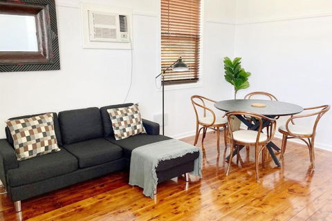 Fieldsend Cottage - Redcliffe Tourism 3