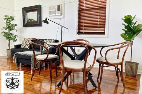 Fieldsend Cottage - Redcliffe Tourism 0