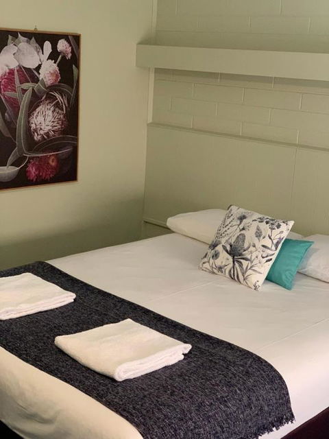 Finley Country Club Hotel Motel - Redcliffe Tourism 2