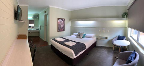 Finley Country Club Hotel Motel - Redcliffe Tourism 4