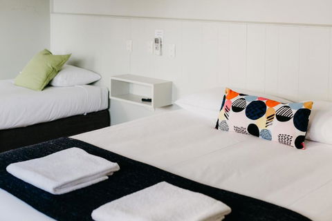 Finley Country Club Hotel Motel - Redcliffe Tourism 0