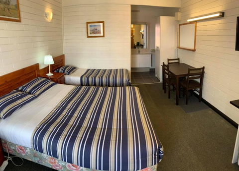 Finley Motel - Redcliffe Tourism 4