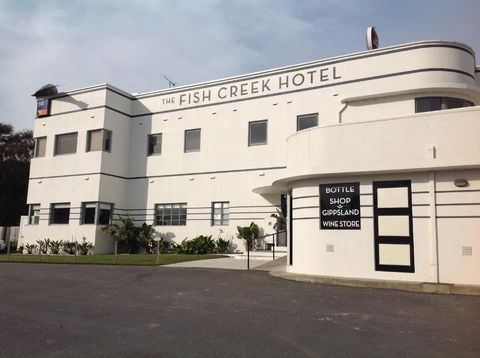 Fish Creek Hotel - Redcliffe Tourism 1