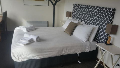 Fish Creek Hotel - Redcliffe Tourism 4