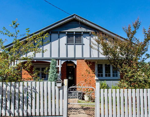 Fitzroy House - Federation Charm Near Town Centre - Redcliffe Tourism 0