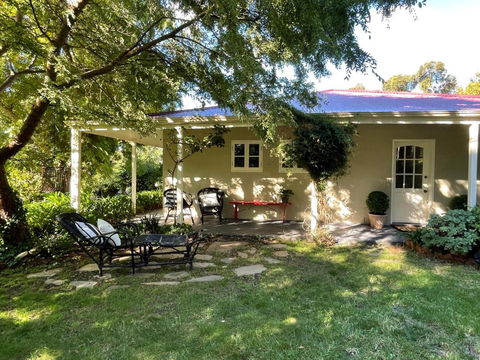 Fleetwood Cottage Bed And Breakfast - Redcliffe Tourism 2