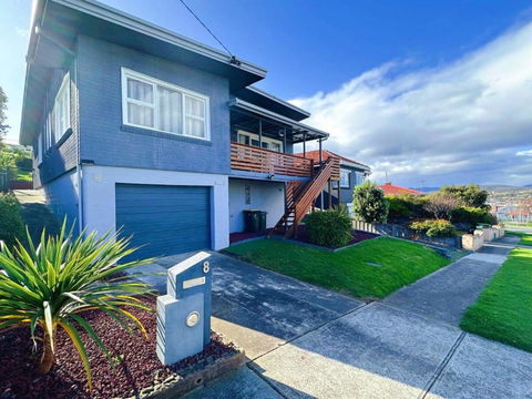 Fonton Blue Holiday Home Close To City And Airport - Redcliffe Tourism 0