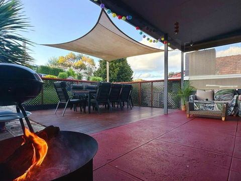 Fonton Blue Holiday Home Close To City And Airport - Redcliffe Tourism 1