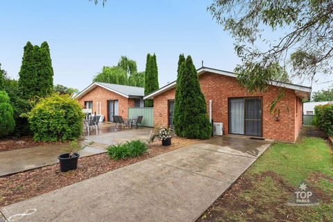 Fossicker Caravan Park - Redcliffe Tourism 3