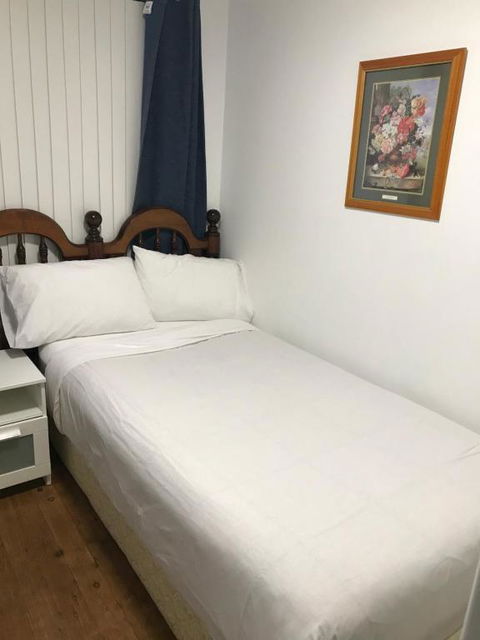 Fragrant Home-68C One King Single Bed Aircon Room - Redcliffe Tourism 1