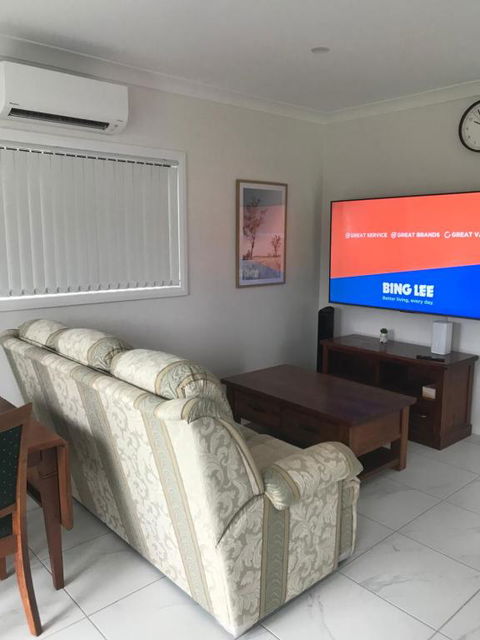 Fragrant Home-68A Brand New 2 Rooms House With Beautiful Private Garden And Entrance,5G Wifi - Redcliffe Tourism 3