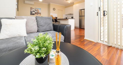 Family Comfort In Blakes Crossing Blakeview With A Short Walk To Shops And Supermarkets - Redcliffe Tourism 1
