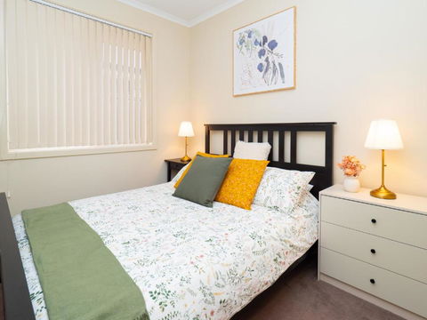 Family Comfort In Blakes Crossing Blakeview With A Short Walk To Shops And Supermarkets - Redcliffe Tourism 4