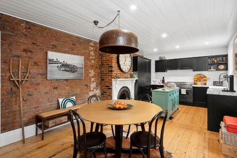 Gable House Geelong - Redcliffe Tourism 3