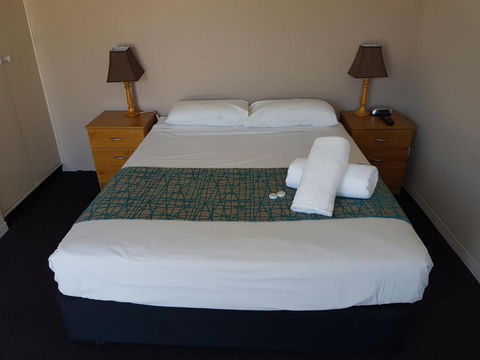 Gateshead Tavern & Motel - Redcliffe Tourism 2