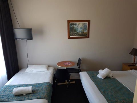 Gateshead Tavern & Motel - Redcliffe Tourism 4