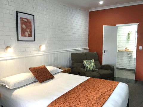Gin Gin Village Motor Inn Motel QLD - Redcliffe Tourism 0