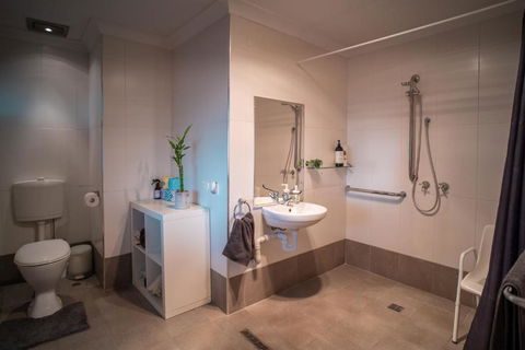 Glen Mervyn Lodge - Redcliffe Tourism 4