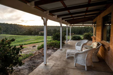 Glen Mervyn Lodge - Redcliffe Tourism 3