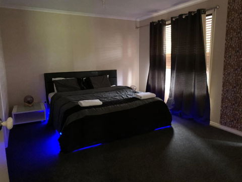Golf View Charm - Redcliffe Tourism 3