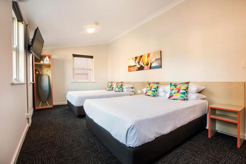 Granville Hotel - Redcliffe Tourism 1