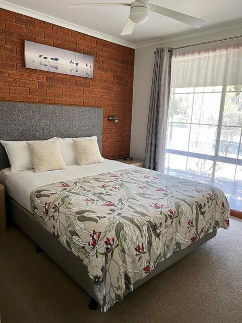 Greenways Holiday Units - Redcliffe Tourism 2