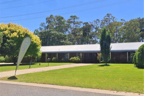 Greenways Holiday Units - Redcliffe Tourism 1