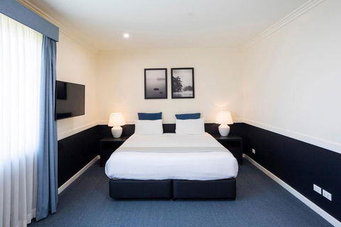 Hawkesbury Race Club Motel - Redcliffe Tourism 0