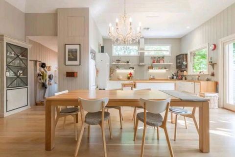 Henry Morcomb 2 Bdrm Sleeps 4 WiFi - Redcliffe Tourism 1