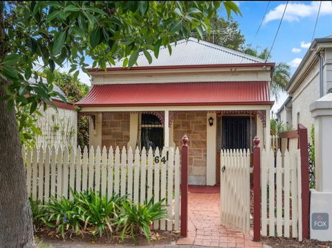 Highbury Little Adelaide - Redcliffe Tourism 0