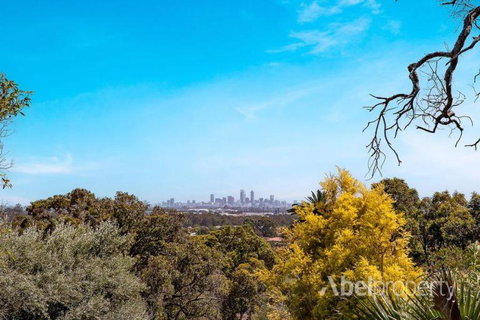 Hillside Retreat- Your Tranquil Home Away - Redcliffe Tourism 0