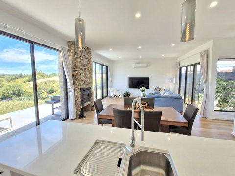 Hilltop Retreat Creswick - Redcliffe Tourism 1