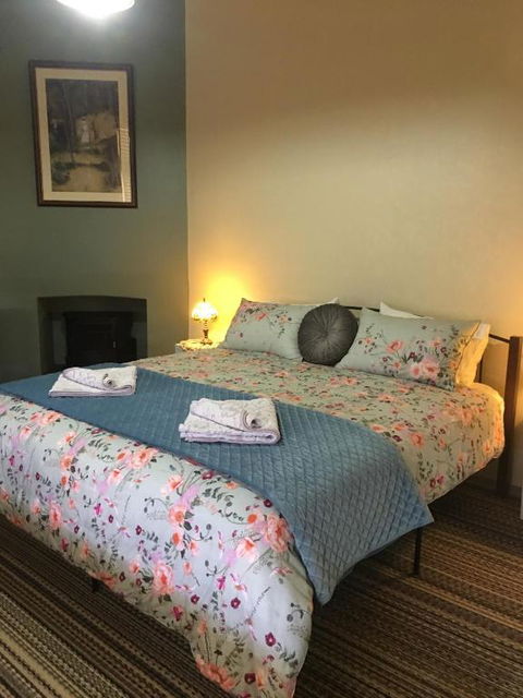 HISTORIC STAR LODGE And STATION MASTERS HOUSE NARRANDERA - Redcliffe Tourism 3