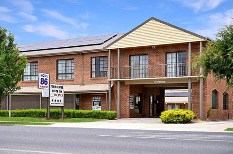 Holbrook Town Centre Motor Inn - Redcliffe Tourism 1