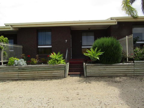 Holiday Retreat - Redcliffe Tourism 0