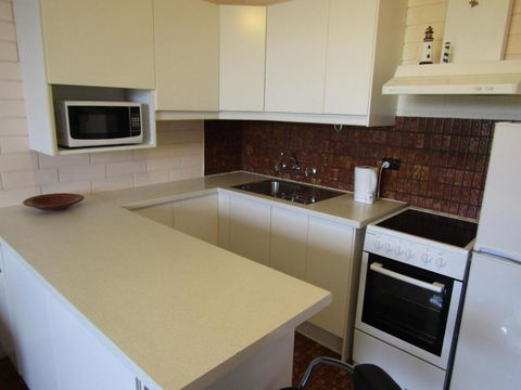 Holiday Retreat - Redcliffe Tourism 1