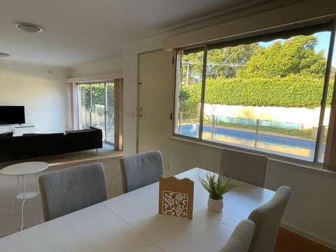 Home In Brighton - Redcliffe Tourism 1