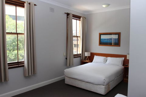Hurstville Ritz Hotel - Redcliffe Tourism 1