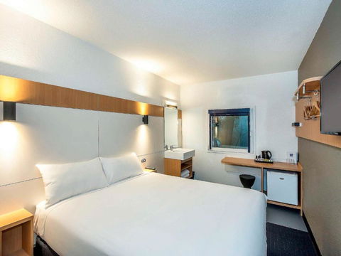 Ibis Budget - Enfield - Redcliffe Tourism 3
