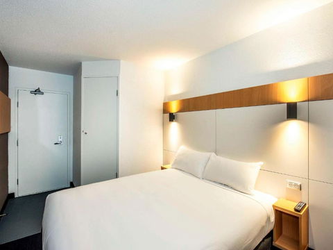 Ibis Budget - Enfield - Redcliffe Tourism 1